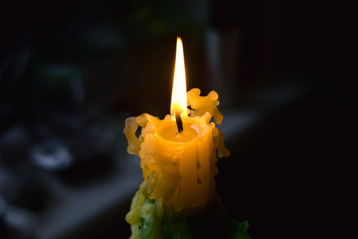 candle workshop pouring soy wax artisan